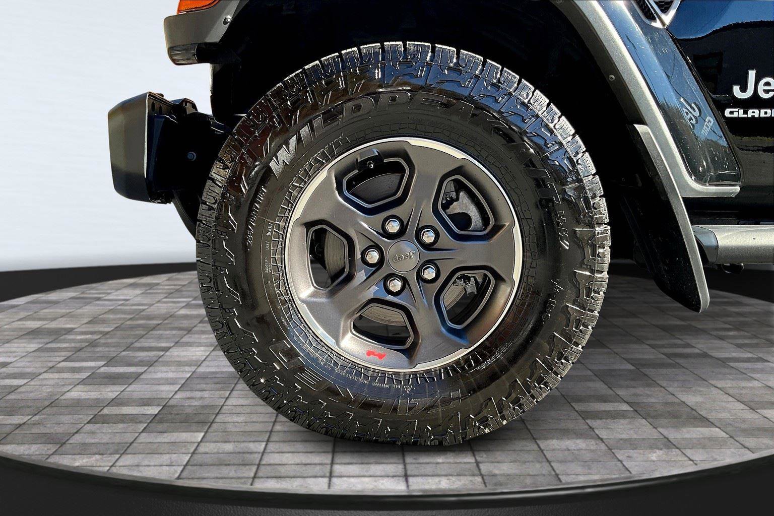 Used 2022 Jeep Gladiator Sport image 9