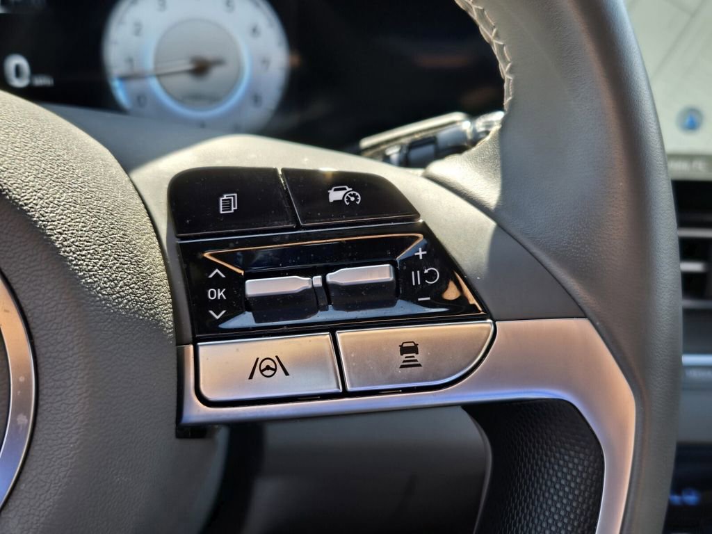 Certified 2025 Hyundai Elantra SEL image 23