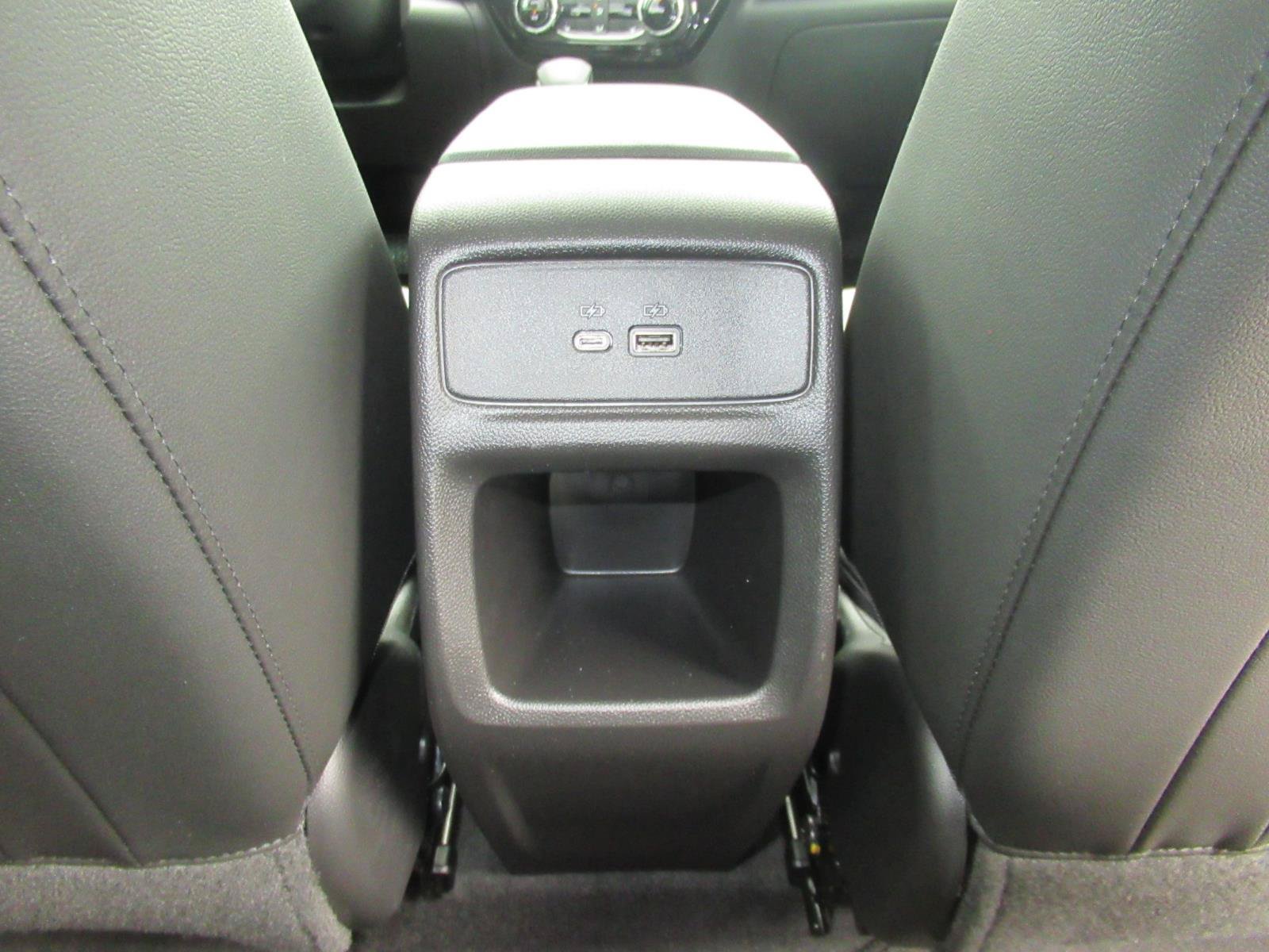 Used 2025 Chevrolet Trax LT w/ Sunroof Package FWD image 36