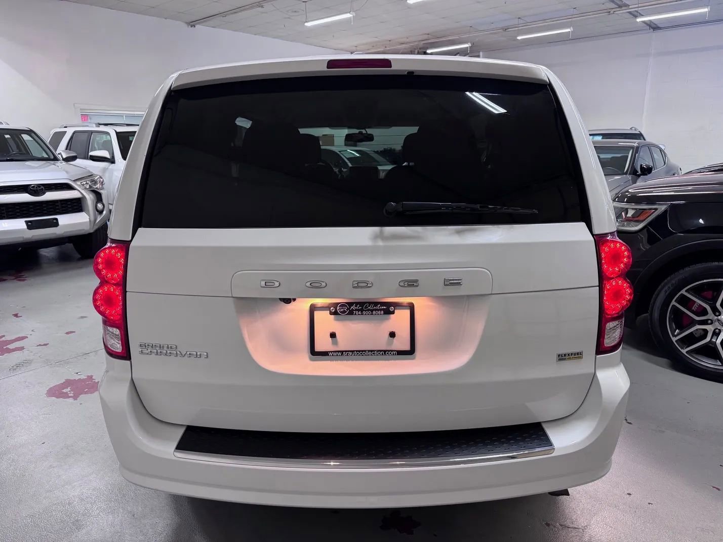Used 2017 Dodge Grand Caravan SE w/ Power Window Group FWD image 4