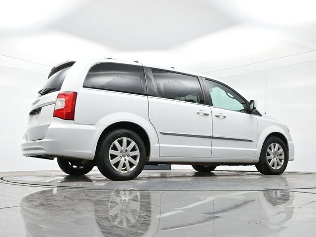 Used 2015 Chrysler Town & Country Touring image 15