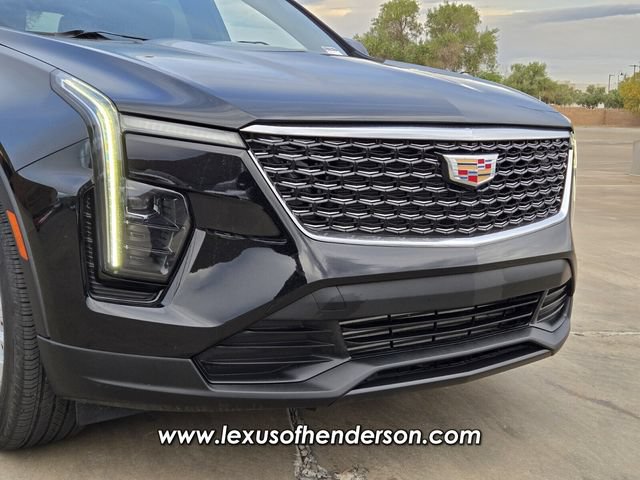 Used 2024 Cadillac XT4 Luxury w/ Cold Weather Package FWD image 8