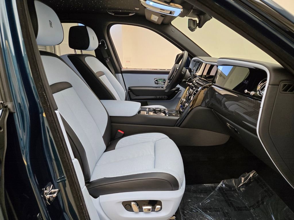 Certified 2025 Rolls-Royce Cullinan Black Badge image 26