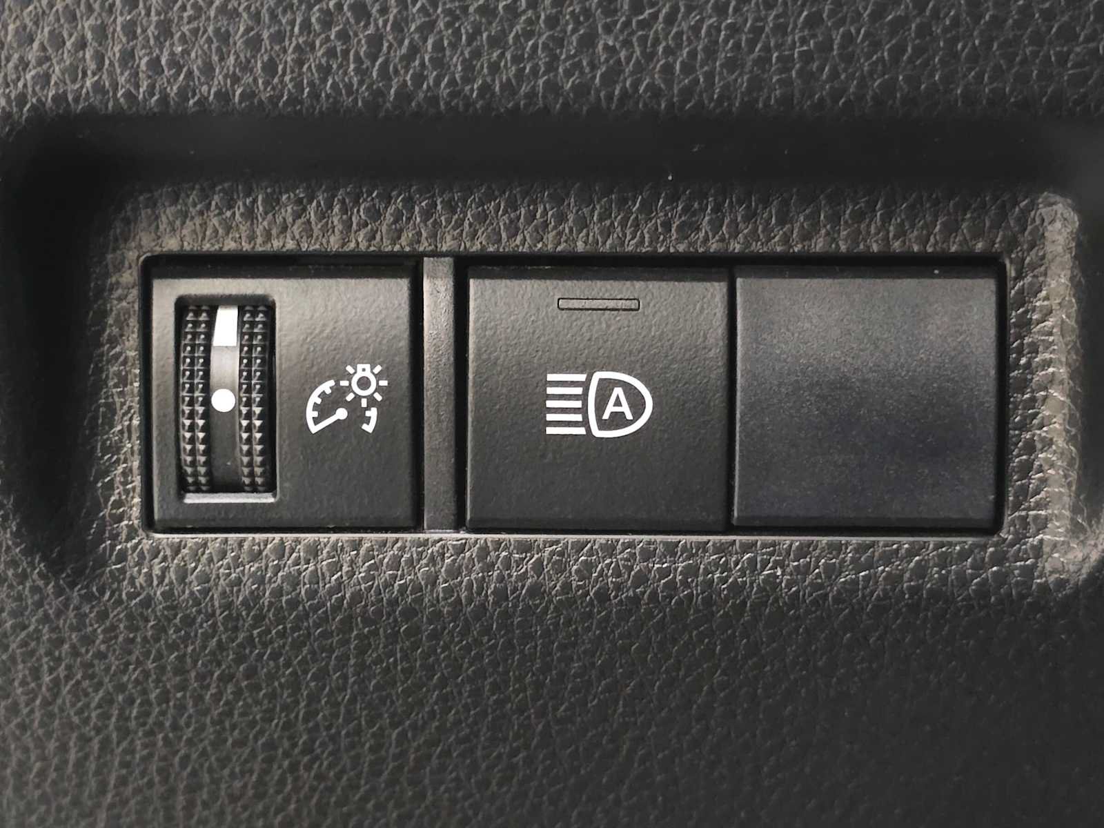 Used 2019 Toyota RAV4 LE w/ All Weather Liner Package AWD/4WD image 17