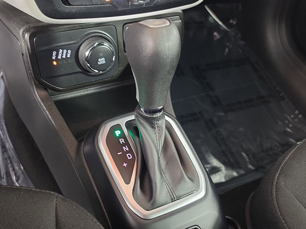 Used 2023 Jeep Renegade Latitude AWD/4WD image 23