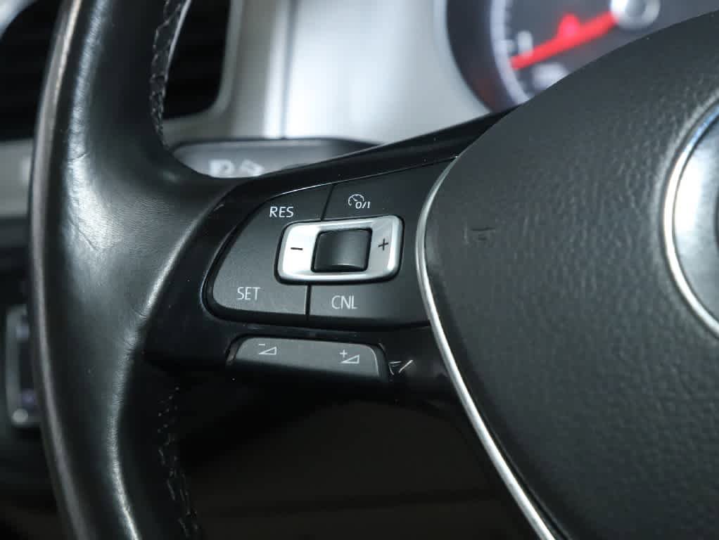 Used 2016 Volkswagen Golf S FWD image 22