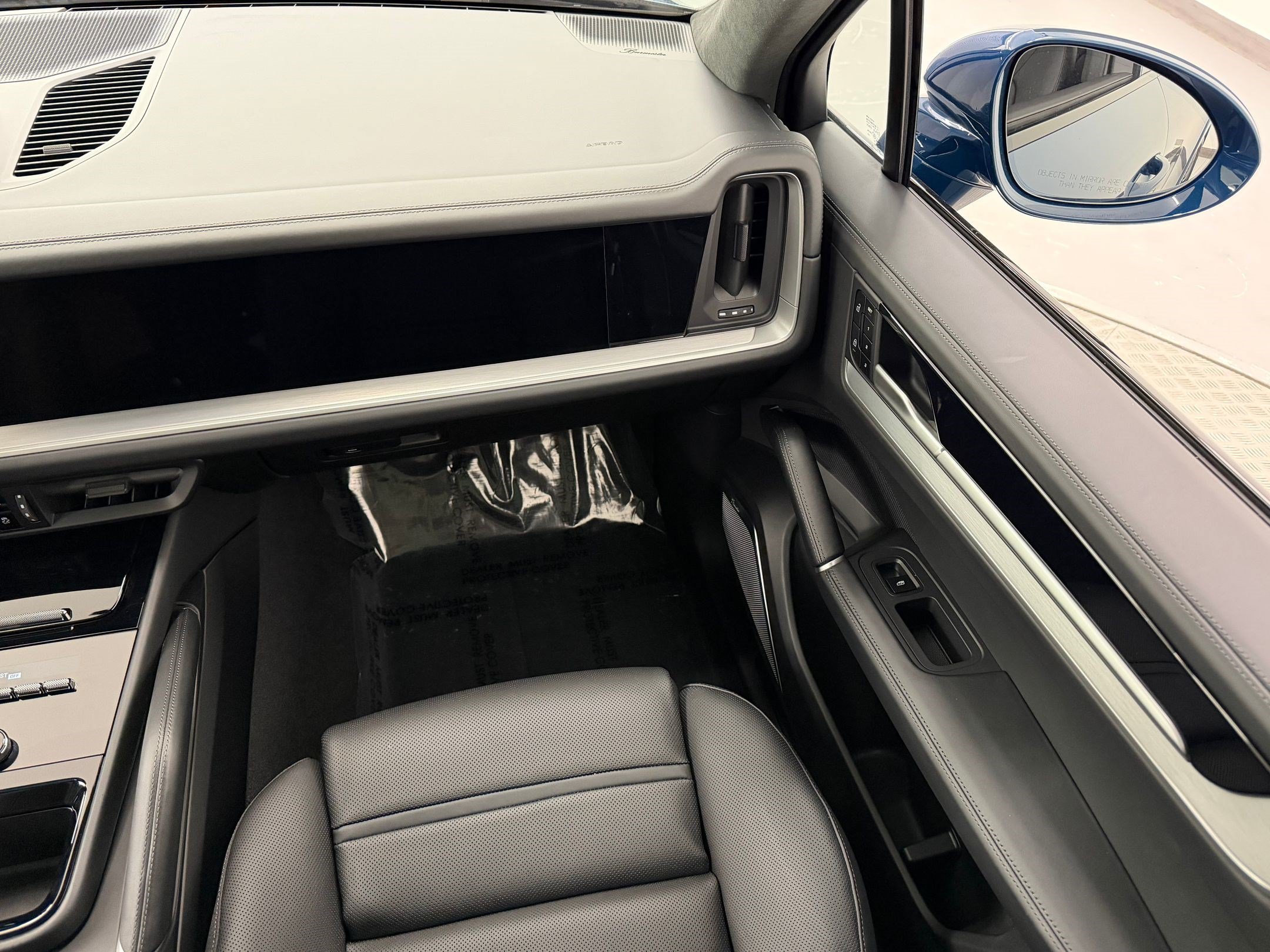 New 2025 Porsche Cayenne GTS AWD/4WD image 28