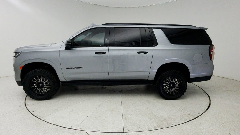 Used 2023 Chevrolet Suburban Premier image 5