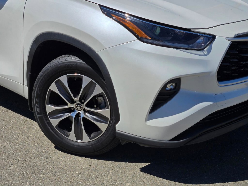 Used 2021 Toyota Highlander XLE FWD image 9