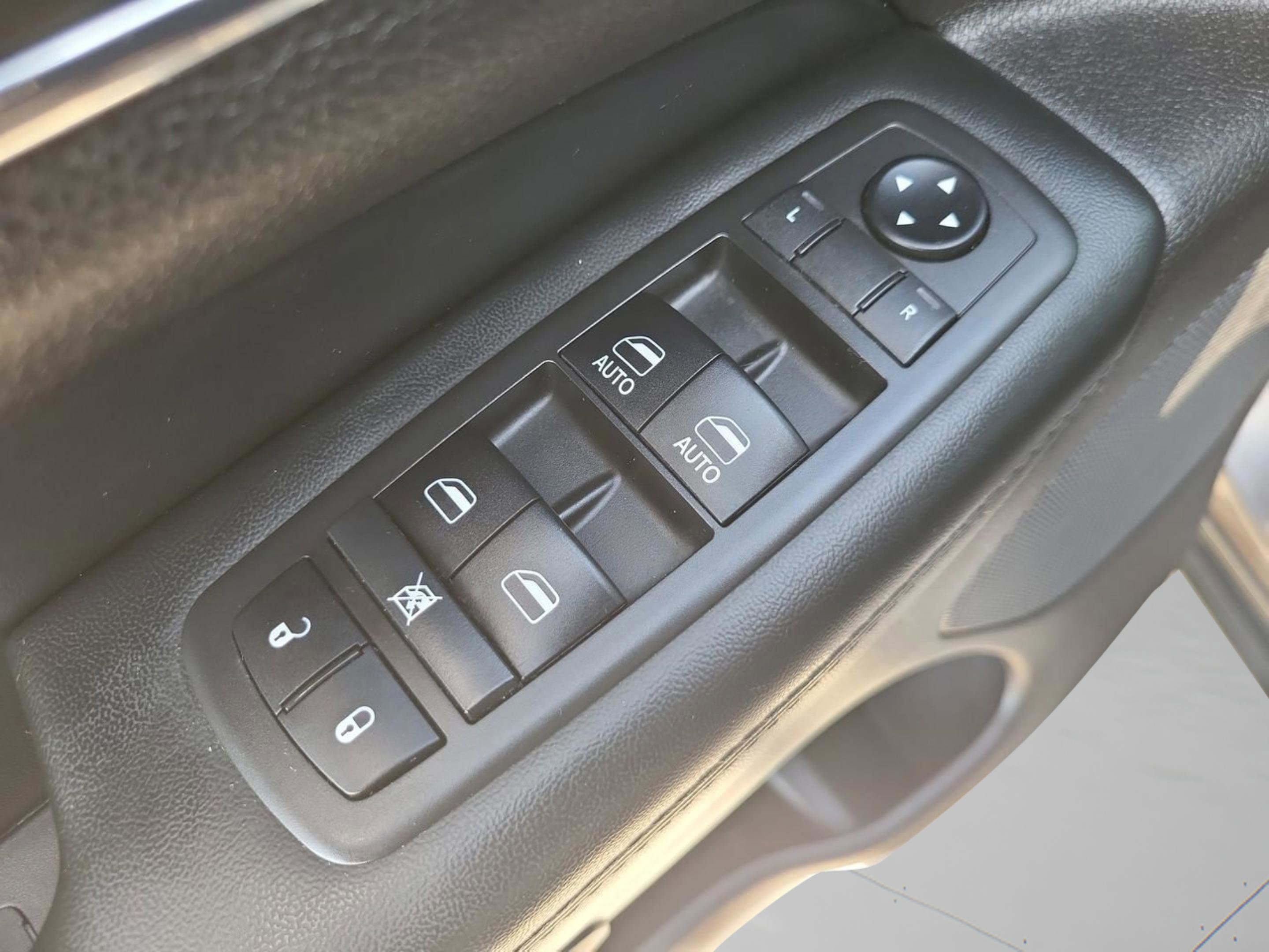 Used 2019 Jeep Grand Cherokee Limited w/ Luxury Group II image 17