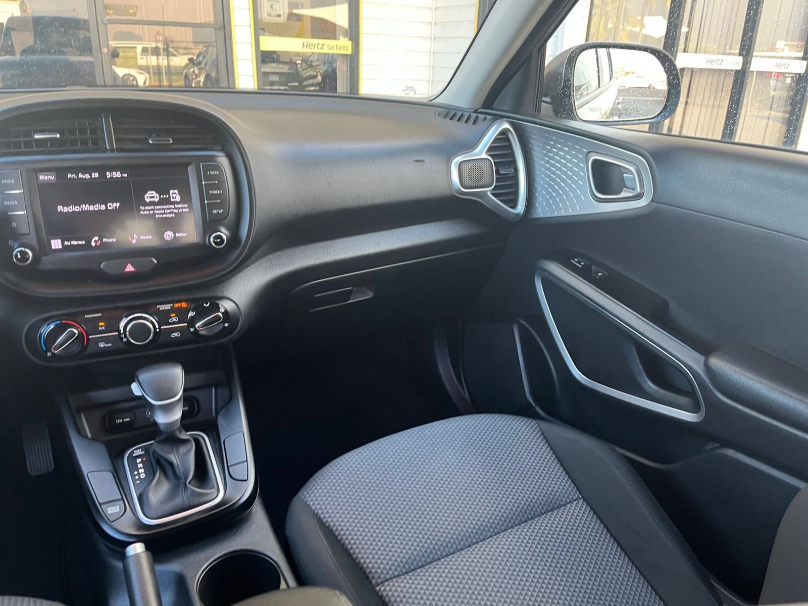 Used 2025 Kia Soul LX w/ LX Technology Package FWD image 32
