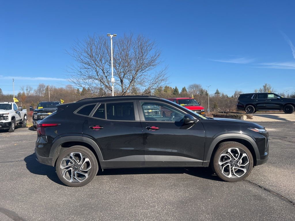 Used 2025 Chevrolet Trax RS w/ Driver Confidence Package image 3