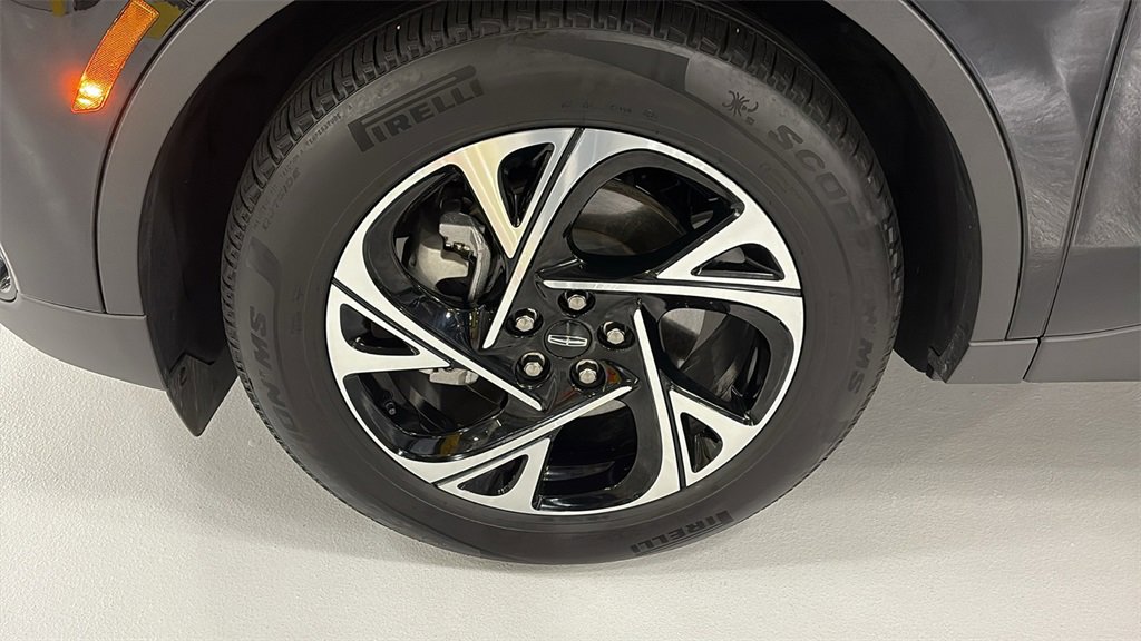 Used 2025 Lincoln Nautilus Premier w/ Equipment Group 102A image 9