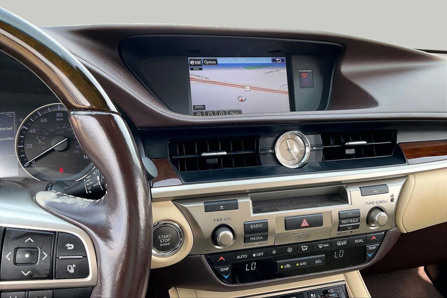 Used 2016 Lexus ES 350 w/ Ultra Luxury Package FWD image 6