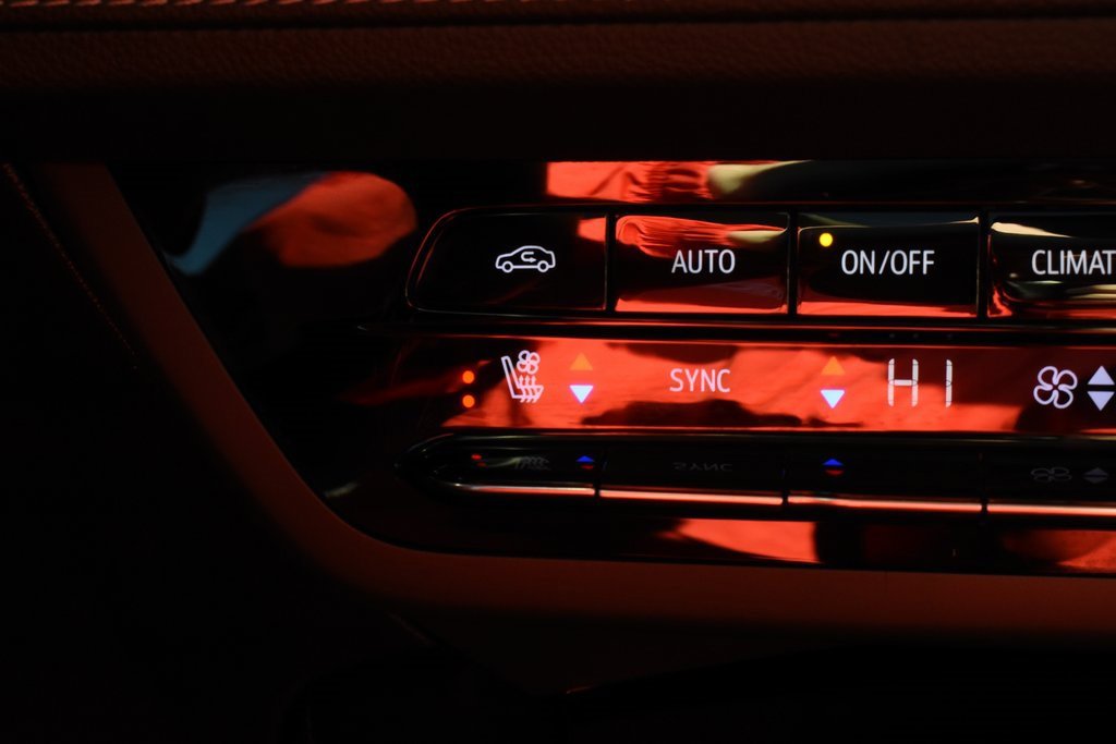 Used 2023 Buick Envision Avenir image 55