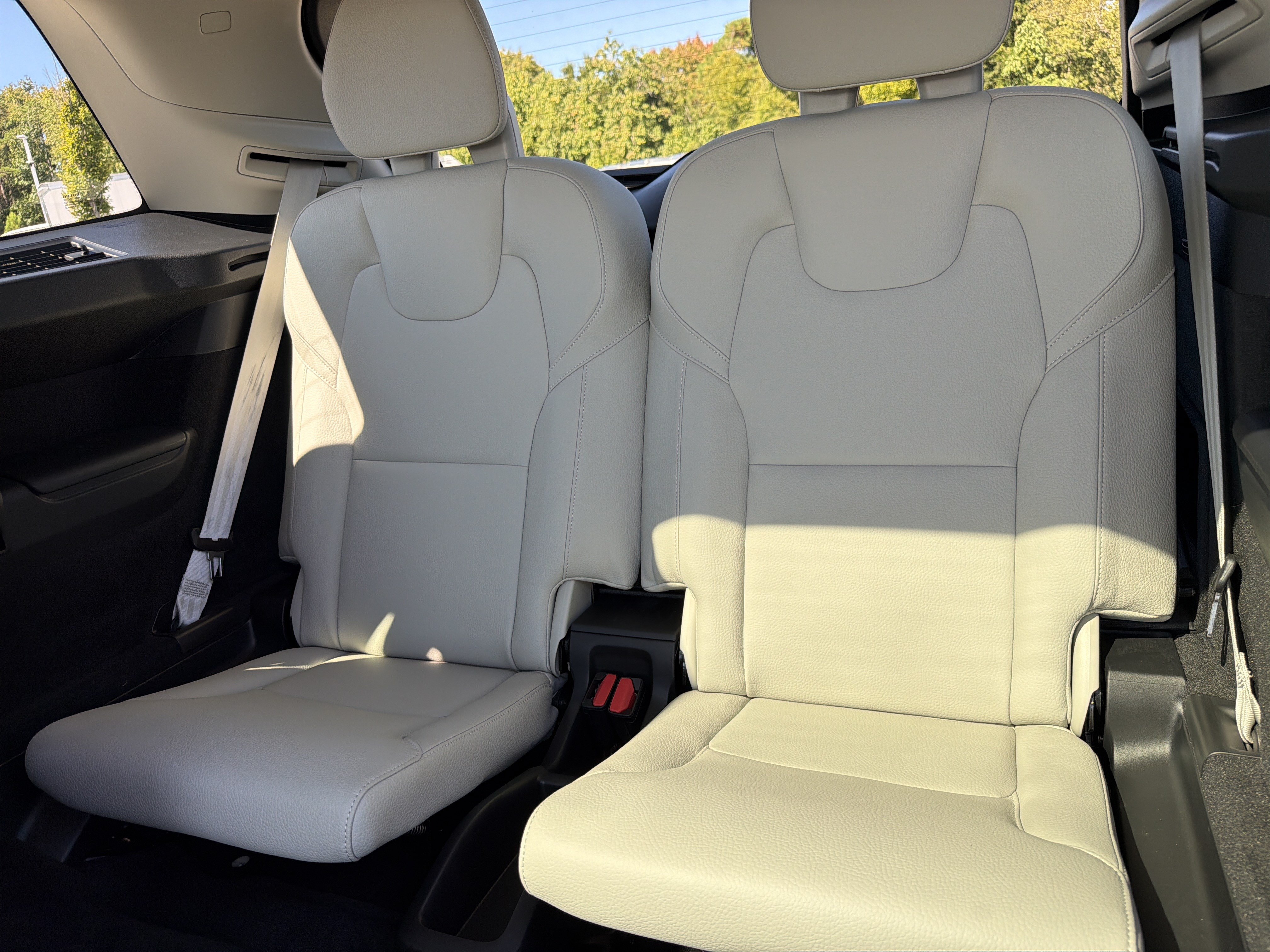 Used 2025 Volvo XC90 B6 Plus w/ Protection Package Premier AWD/4WD image 32