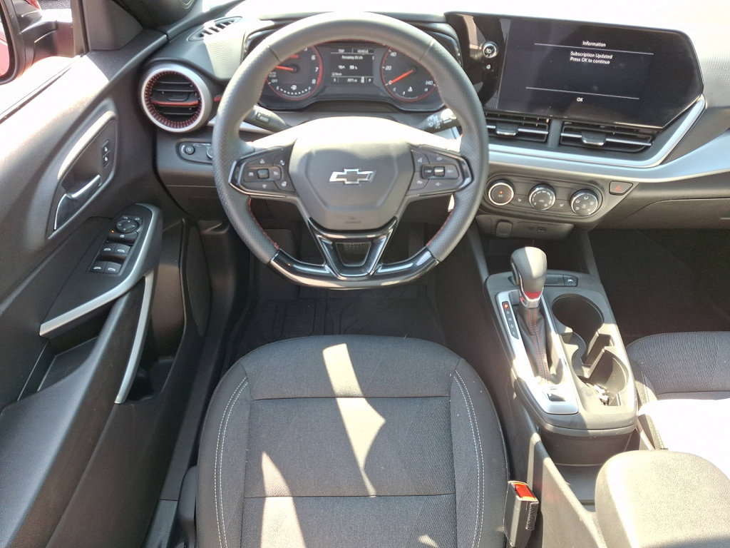 Used 2025 Chevrolet Trax RS image 22