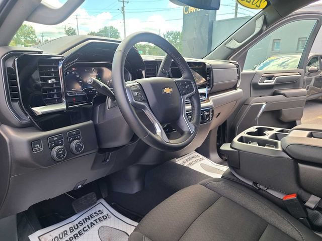 Used 2025 Chevrolet Silverado 1500 LT AWD/4WD image 16