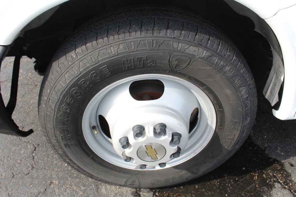 Used 2016 Chevrolet Express 4500 Extended image 43