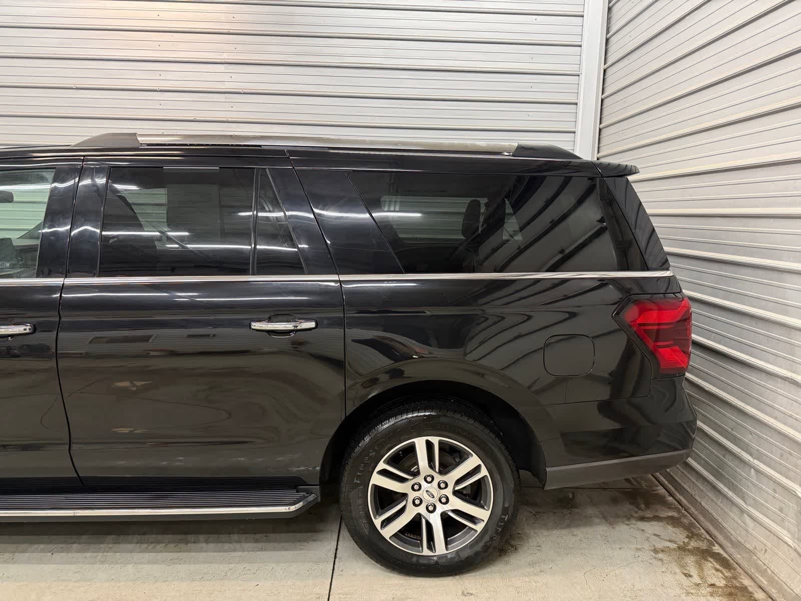 Used 2022 Ford Expedition Max Limited AWD/4WD image 5