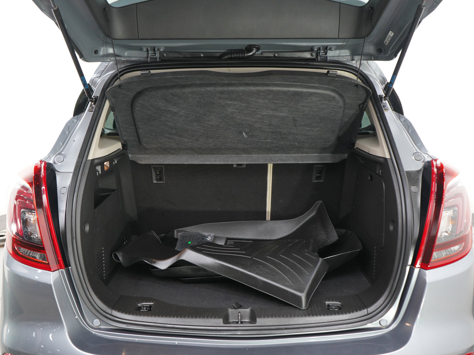Used 2019 Buick Encore Essence w/ Safety Package II FWD image 16