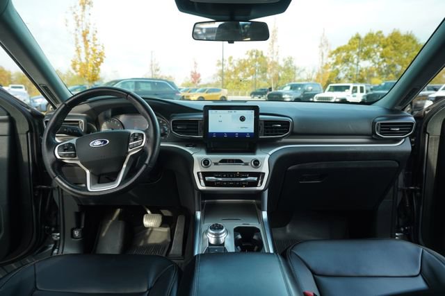 Used 2022 Ford Explorer XLT w/ Equipment Group 202A image 27