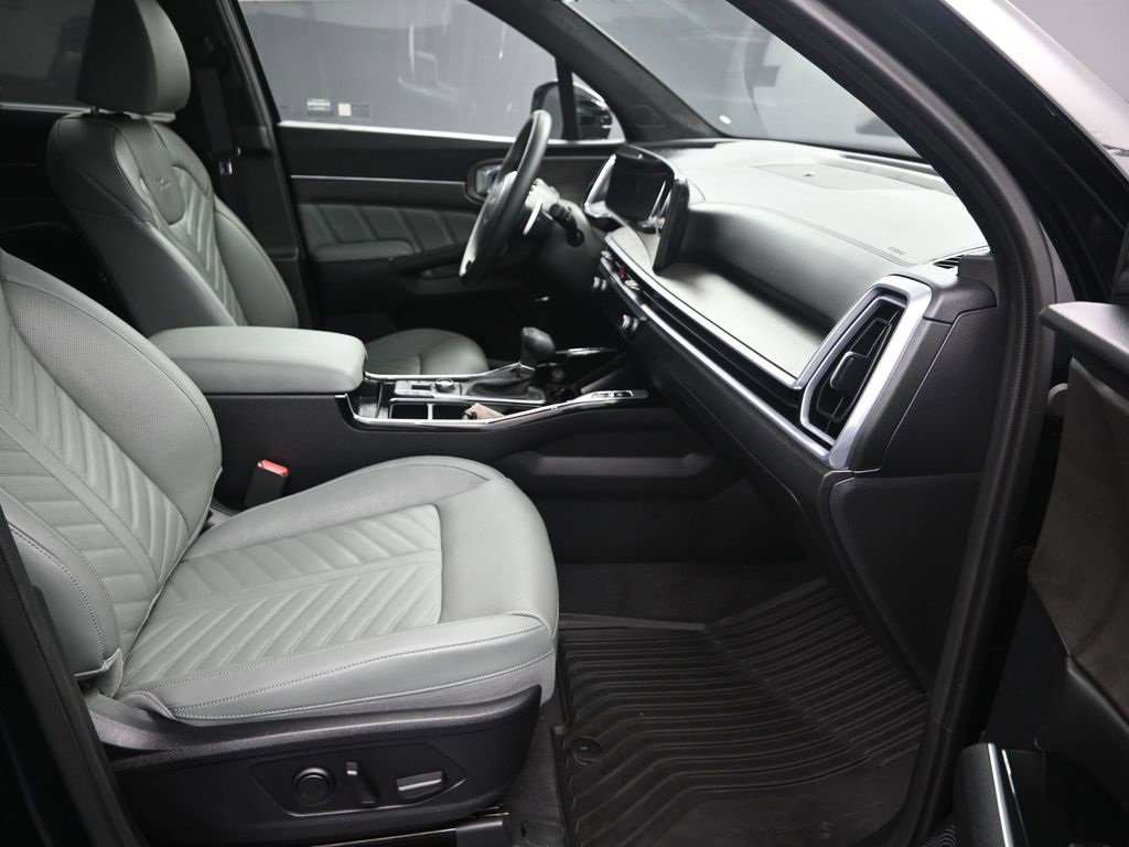 Certified 2025 Kia Sorento SX Prestige w/ Sage Leather Package image 44