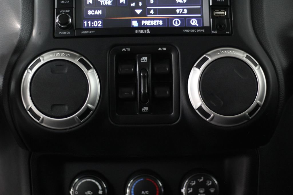 Used 2018 Jeep Wrangler Unlimited Sahara AWD/4WD image 49