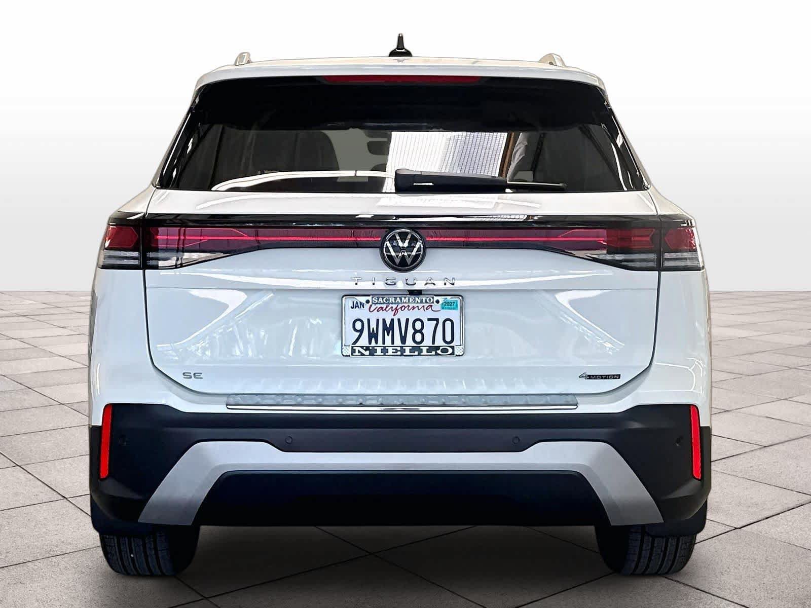 Used 2026 Volkswagen Tiguan SE w/ Panoramic Sunroof Package AWD/4WD image 8