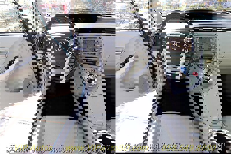 Used 2014 Toyota Prius Four w/ Solar Roof Package FWD image 10