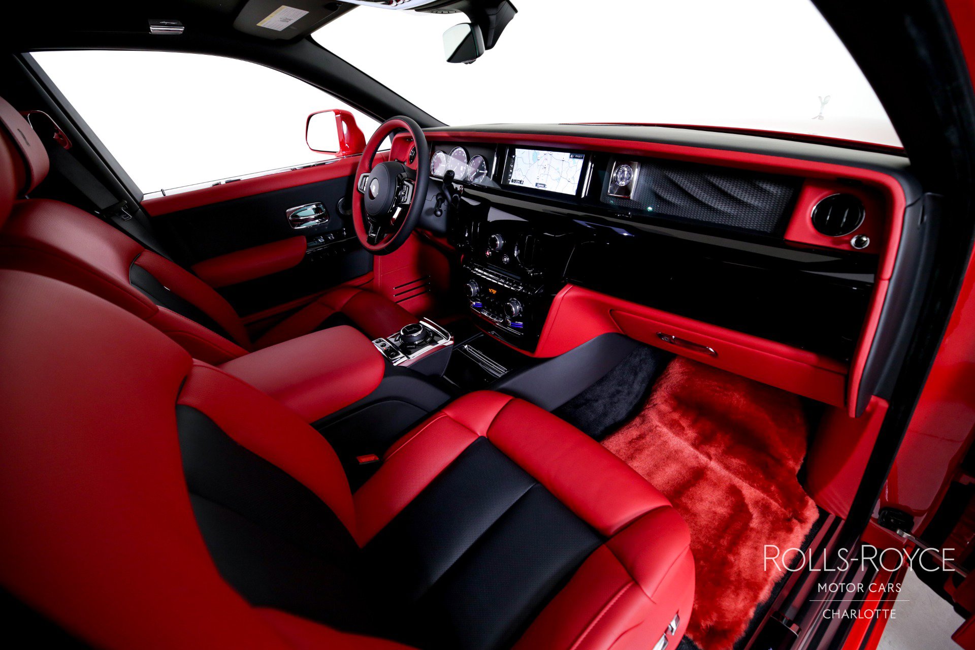 Used 2024 Rolls-Royce Phantom Extended Wheelbase w/ The Phantom Package image 37