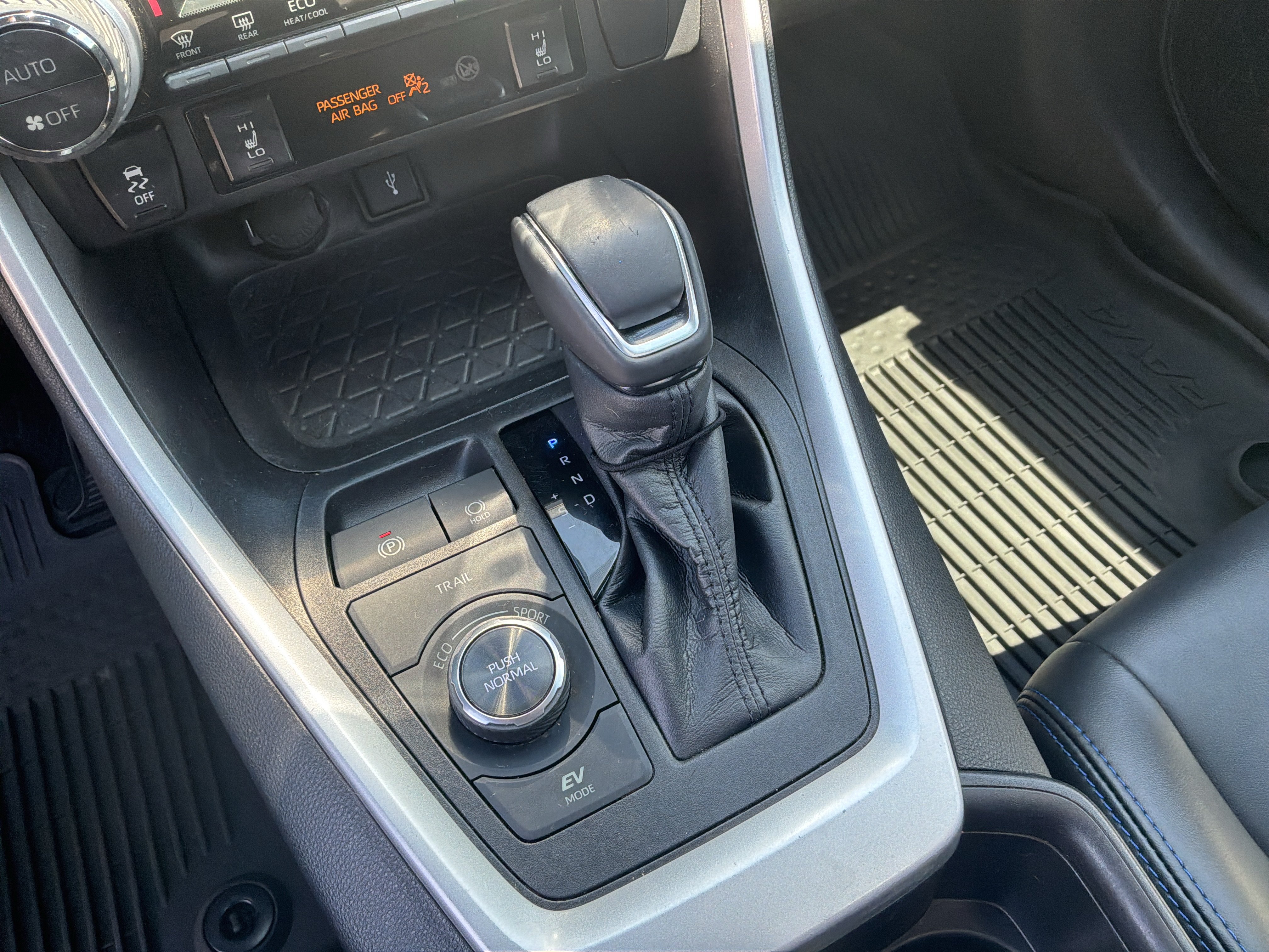 Used 2022 Toyota RAV4 XSE AWD/4WD image 26