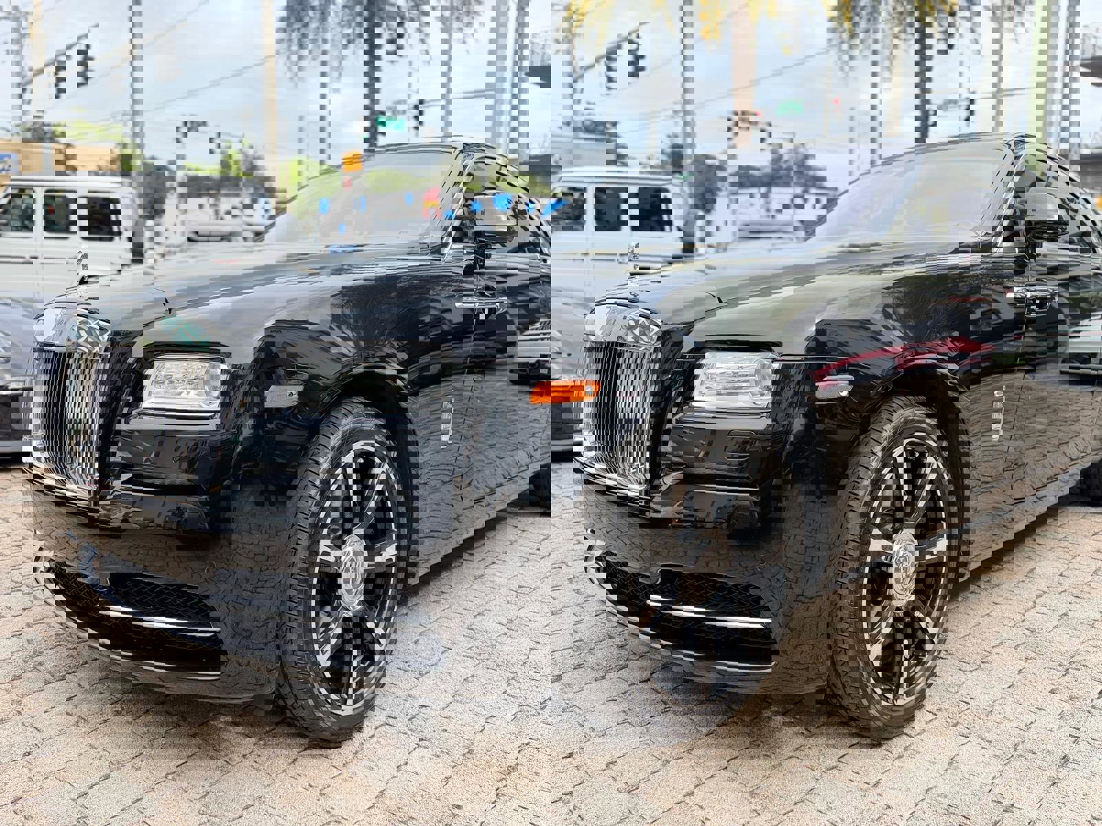 Used 2016 Rolls-Royce Wraith image 2