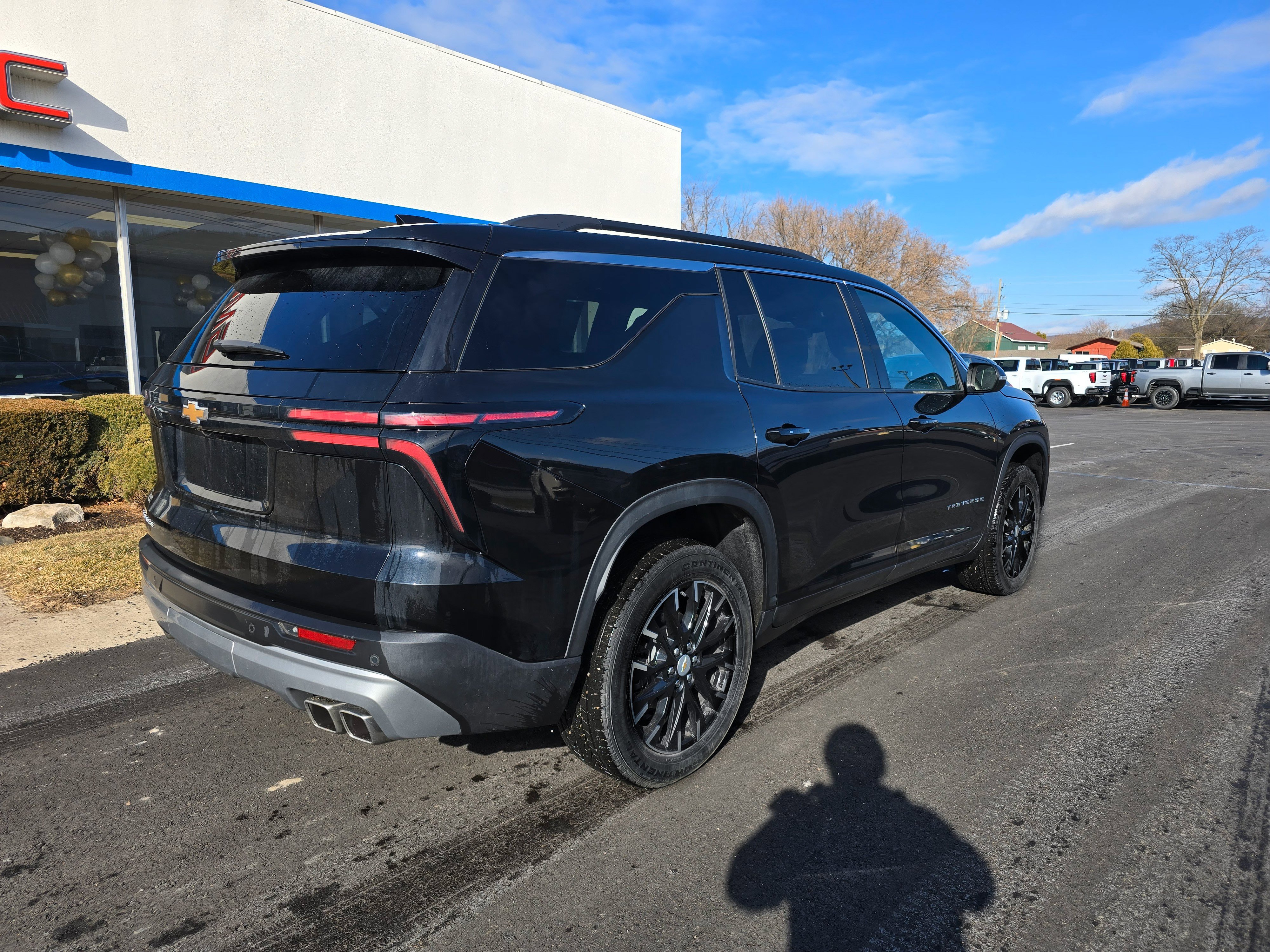 Used 2025 Chevrolet Traverse LT w/ Sun and Wheel Package image 6