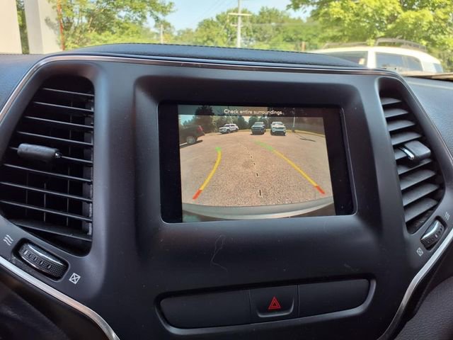 Used 2019 Jeep Cherokee Latitude w/ Popular Appearance Group image 13