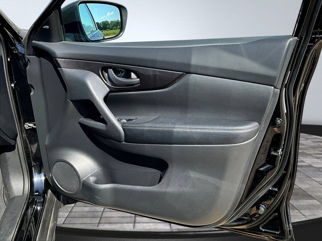 Used 2019 Nissan Rogue S AWD/4WD image 30