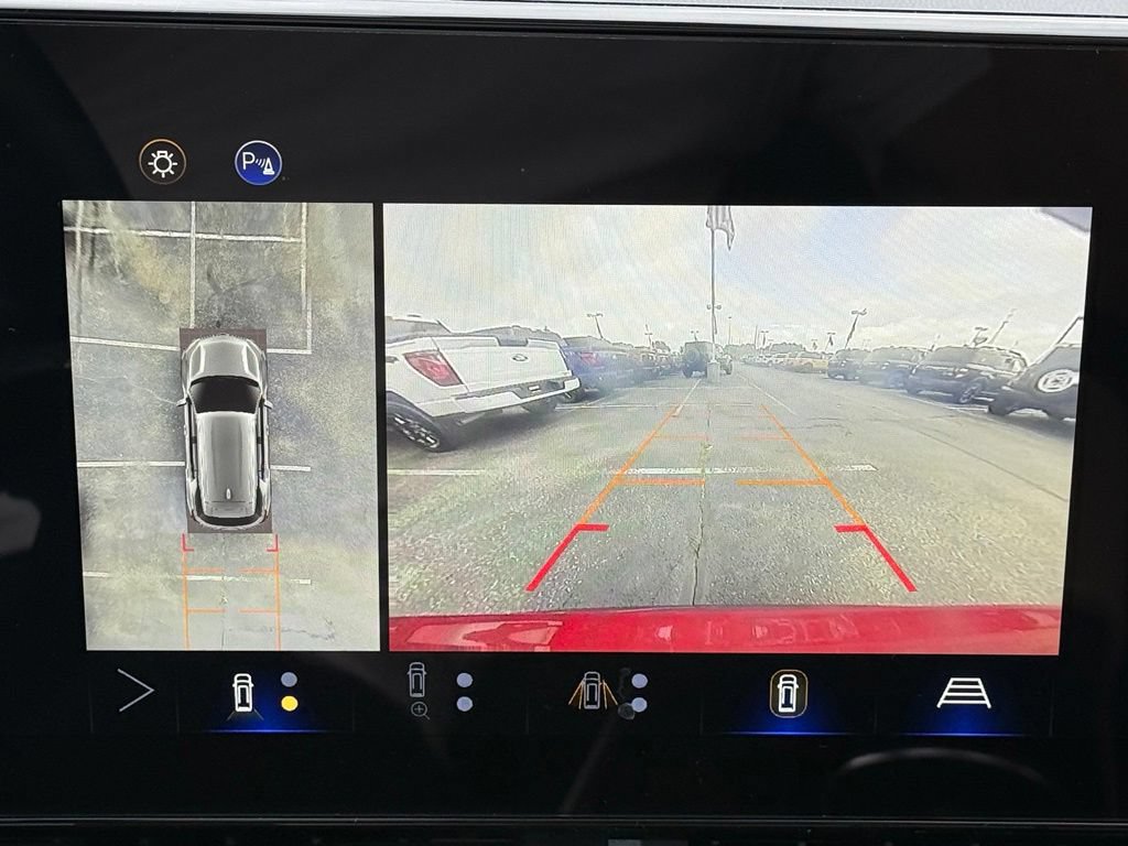 Used 2025 Chevrolet Equinox ACTIV w/ Safety and Technology Package AWD/4WD image 16