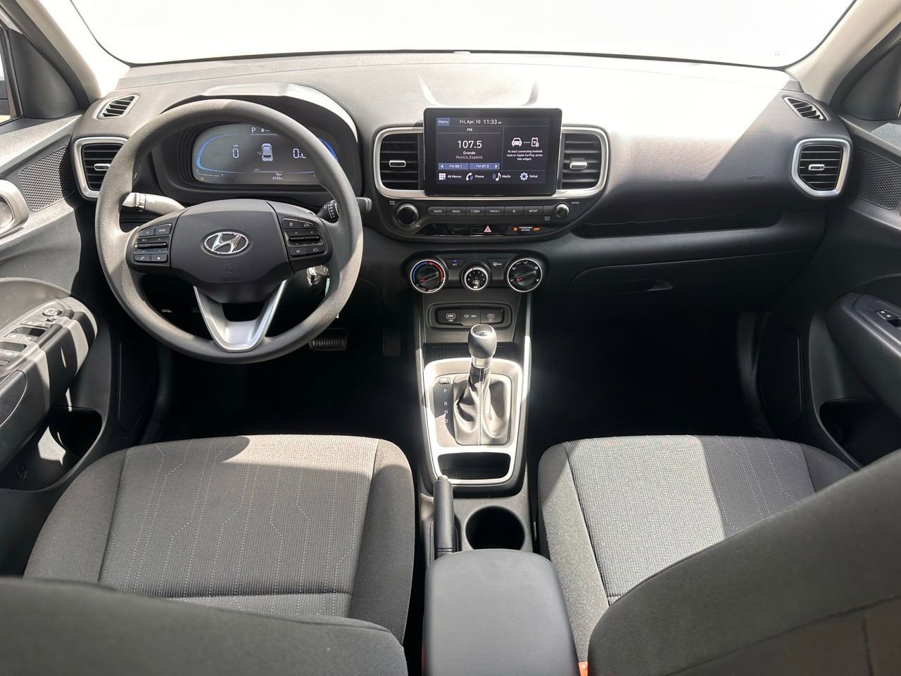 Certified 2025 Hyundai Venue SE image 15