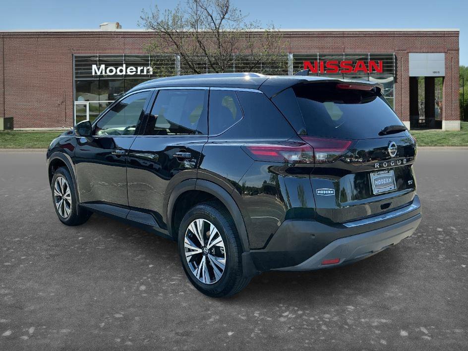 Used 2021 Nissan Rogue SV w/ Premium Package FWD image 2