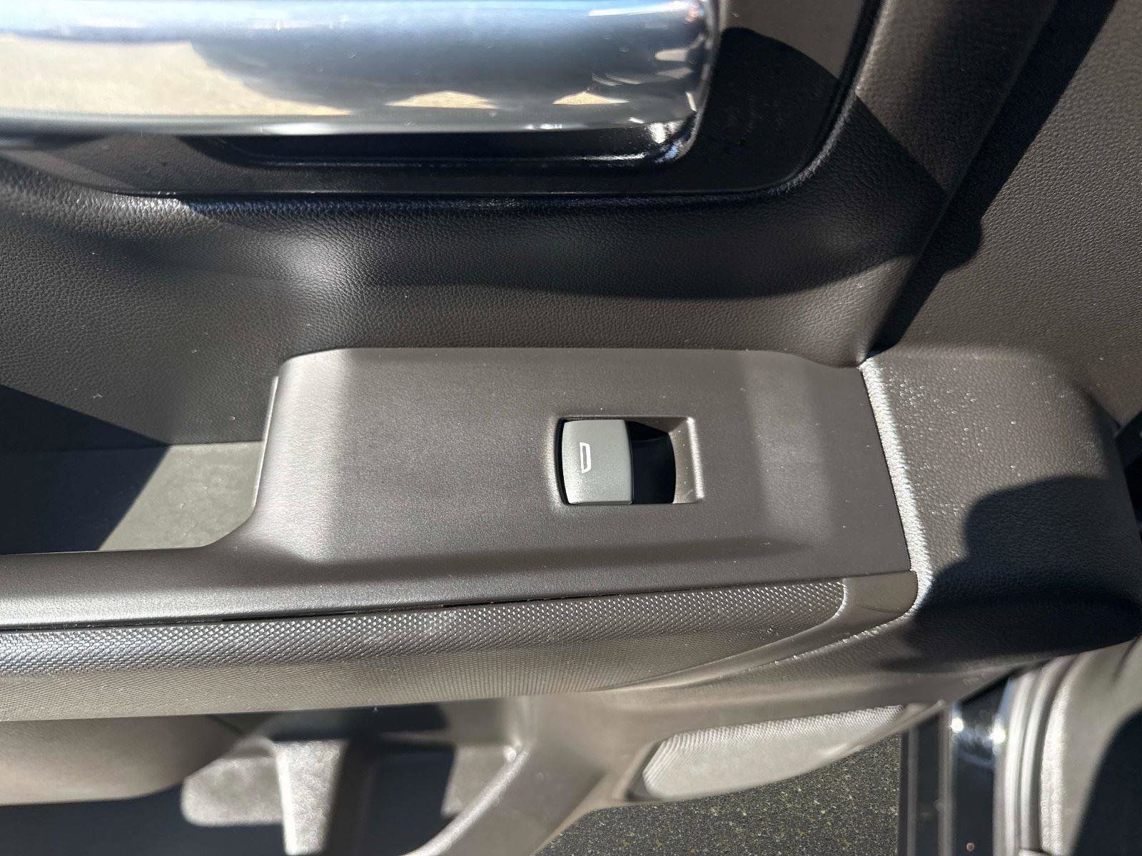 Used 2022 Chevrolet Silverado 1500 LT image 12