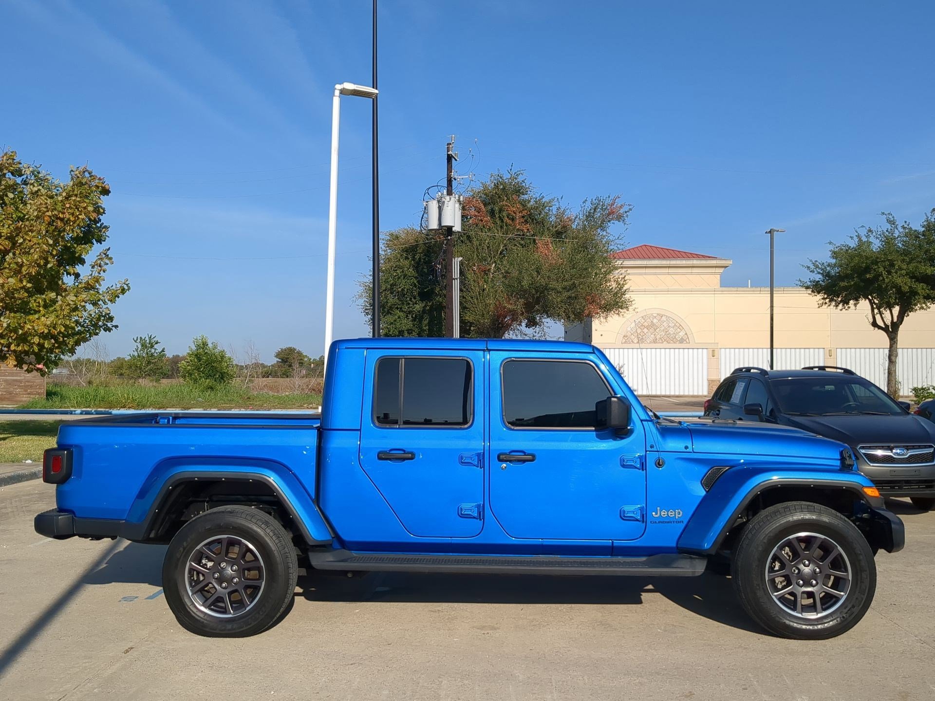 Used 2022 Jeep Gladiator Overland w/ Popular Equipment Package image 2