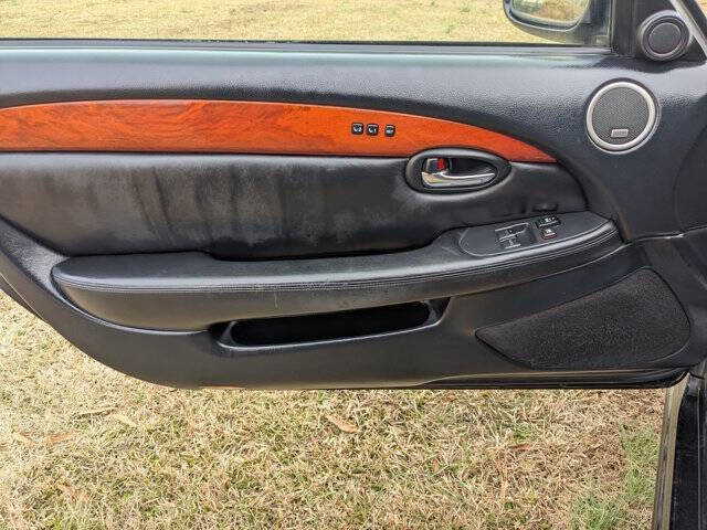 Used 2002 Lexus SC 430 Convertible image 12