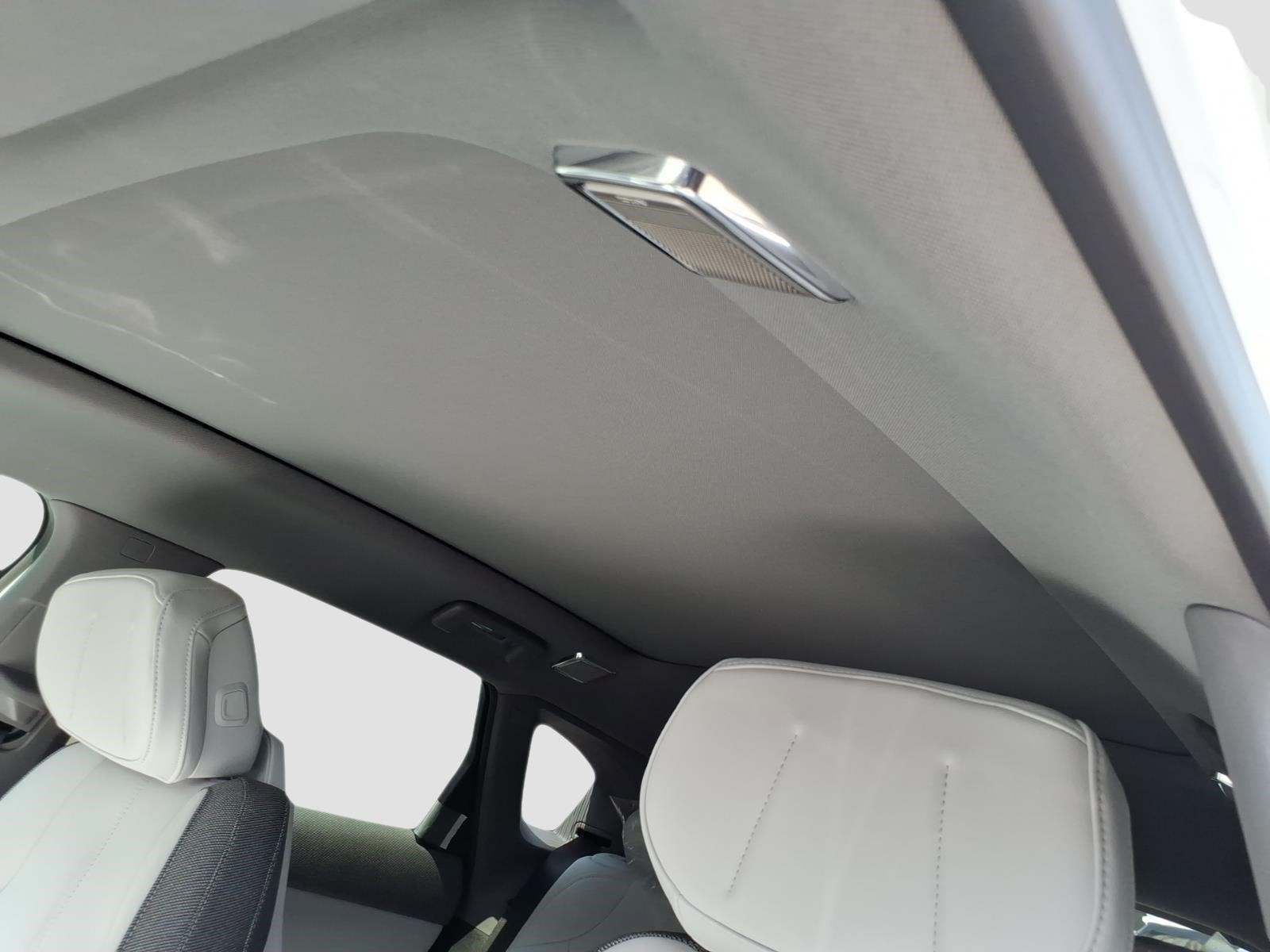 New 2027 Cadillac Optiq Luxury w/ LPO, Floor Liner Package AWD/4WD image 14