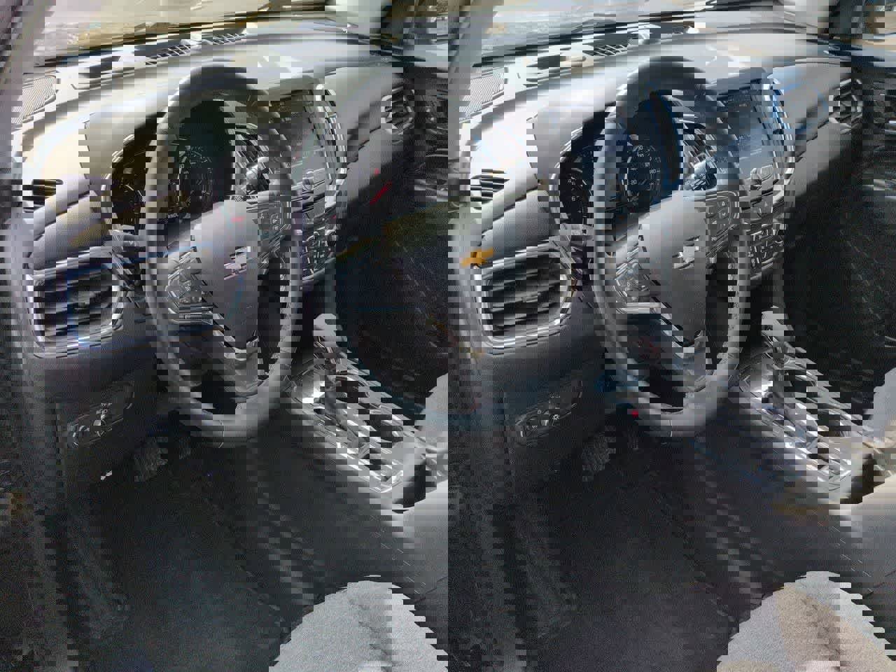 Used 2023 Chevrolet Equinox LT image 2