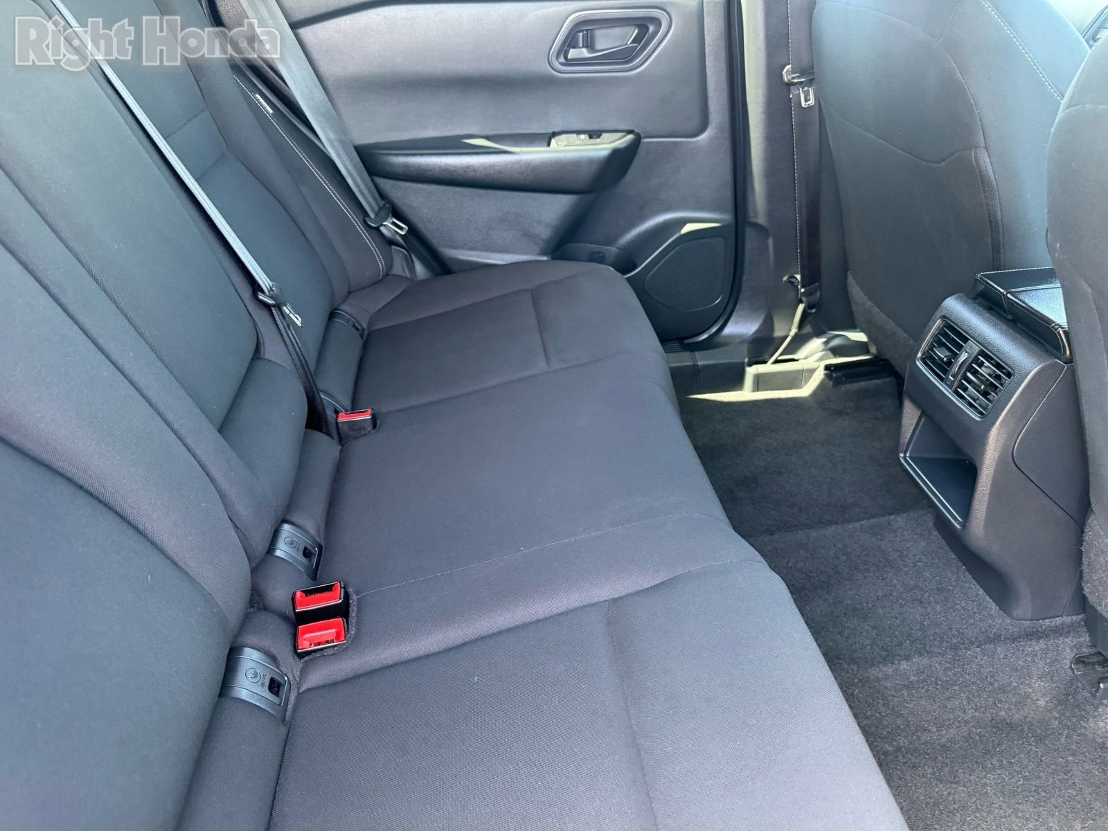 Used 2024 Nissan Rogue S image 29