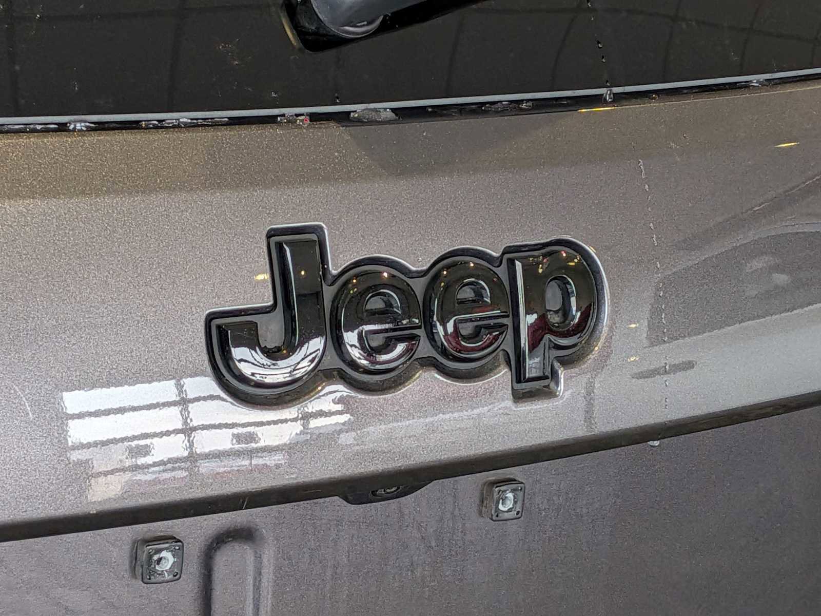 Used 2021 Jeep Grand Cherokee Laredo X image 11