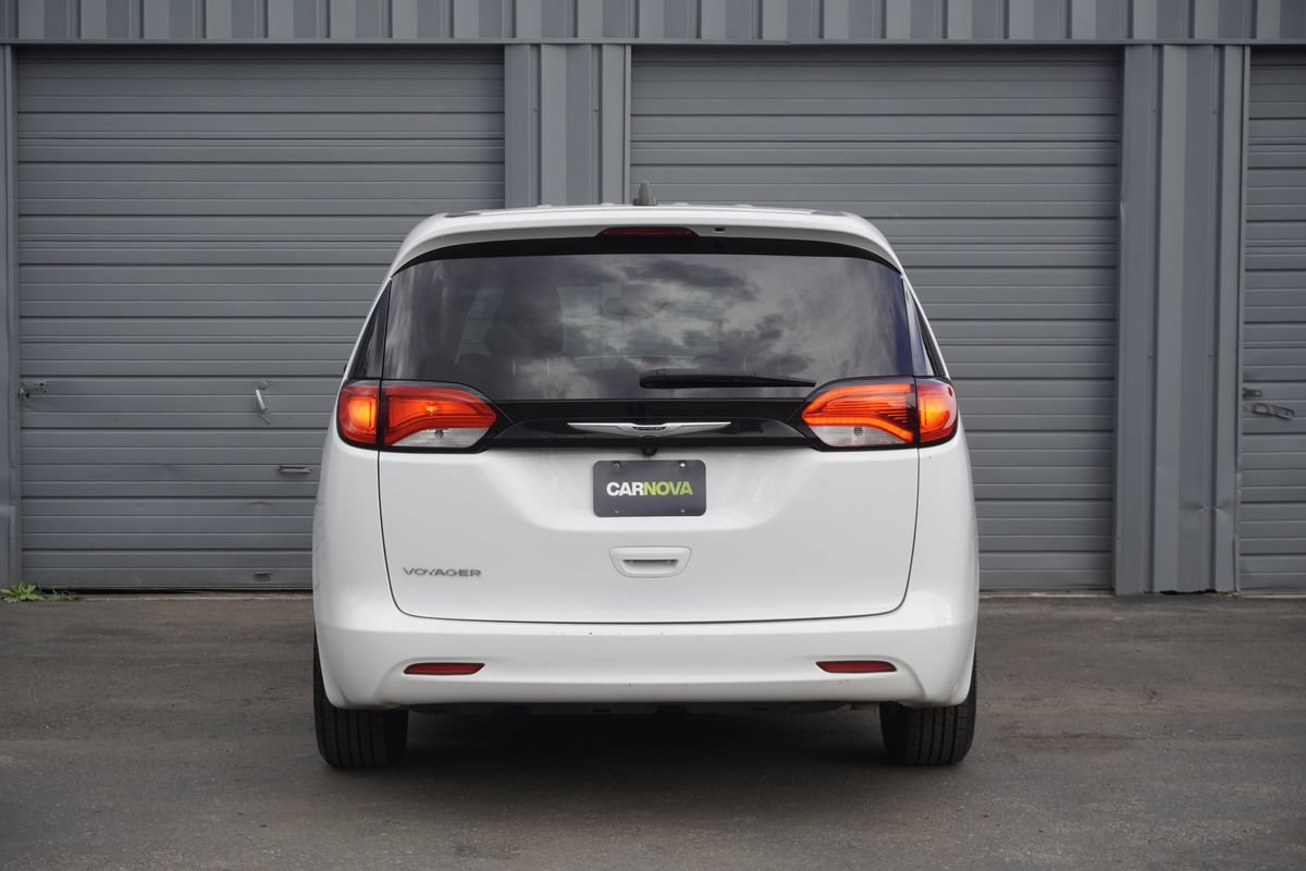 Used 2024 Chrysler Voyager LX FWD image 4