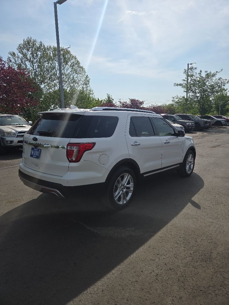 Used 2017 Ford Explorer Limited w/ Equipment Group 301A FWD image 7