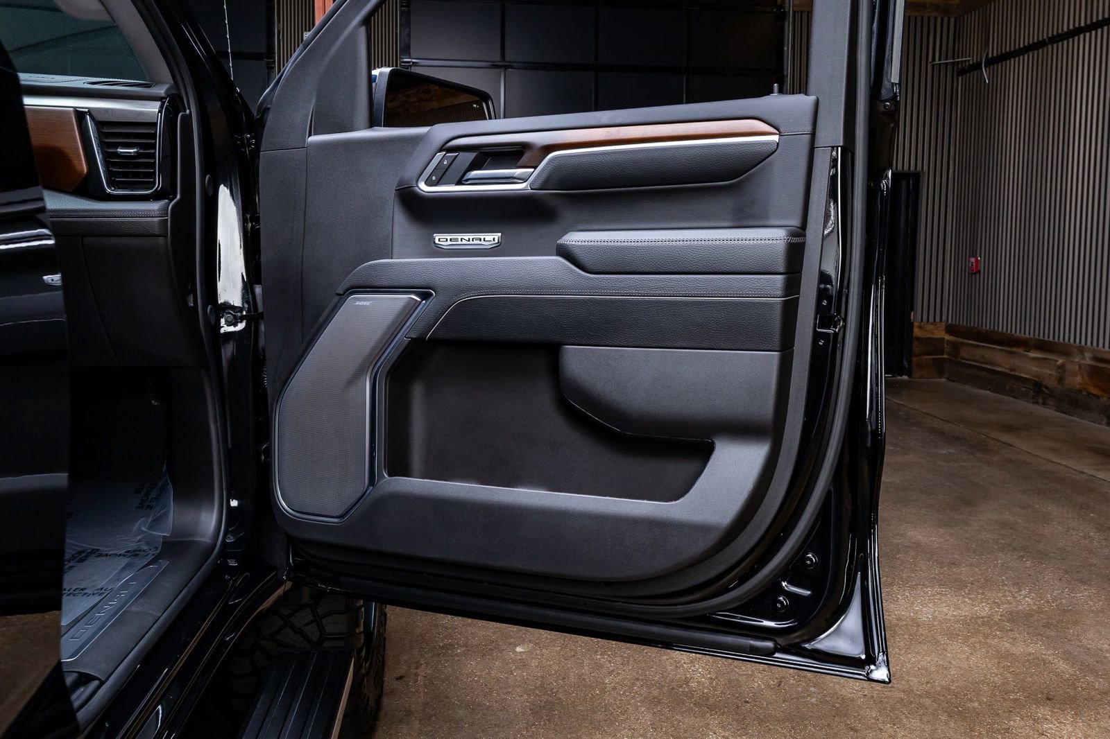 Used 2025 GMC Sierra 1500 Denali AWD/4WD image 37