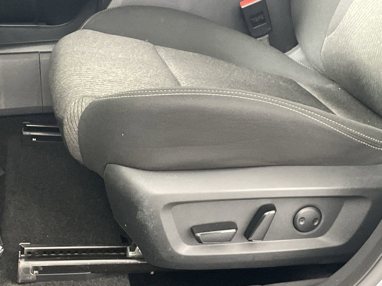 Used 2025 Nissan Rogue SV FWD image 18